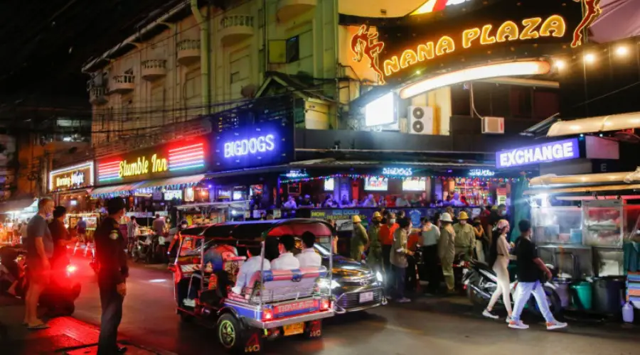 Lire la suite à propos de l’article Le gouverneur de Bangkok favorable à l’ouverture de la nightlife jusqu’à 4 heures du matin