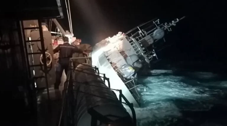Lire la suite à propos de l’article Un bateau coule, 31 membres d’équipage portés disparus
