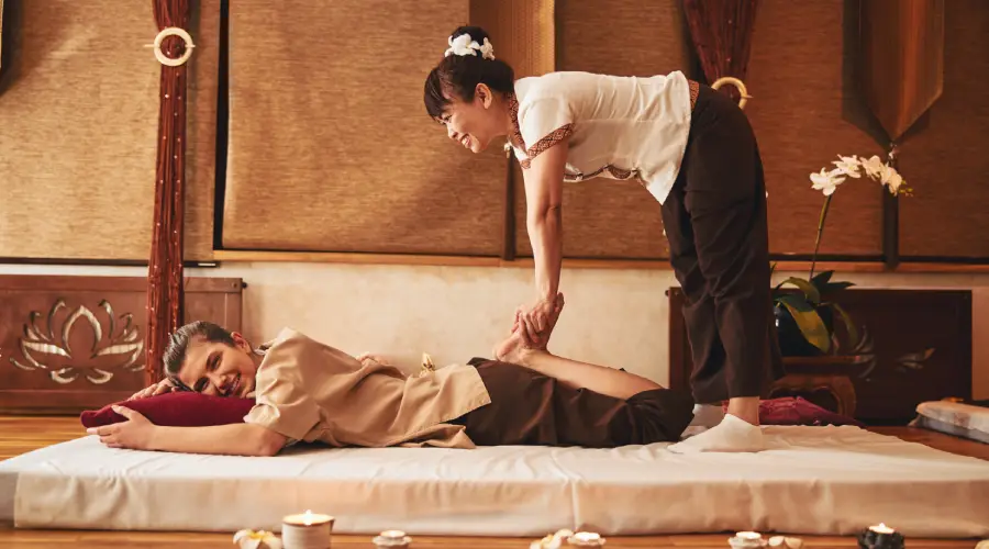 Le massage traditionnel thaïlandais, le nuad thai